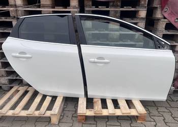 VOLVO V40 II 614-46 DRZWI PRAWY PRZÓD PRAWY TYŁ