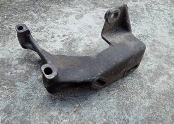 Audi 80 B4 Łapa Uchwyt pompy wspomagania 026145531D