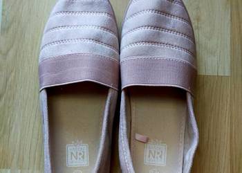 Różowe espadryle