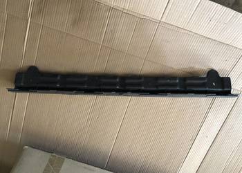 FIAT 500 ŚLIZG ZDERZAKA TYLNEGO ŚRODKOWY 51865469