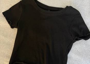 Koszulka / bluzka / crop top czarny z krótkim rękawem prążkowany