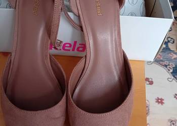 nieużywane buciki na wygodnym obcasie