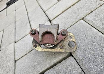 Zacisk przedni lewy linhai 260 przód 300 250 hamulca 400