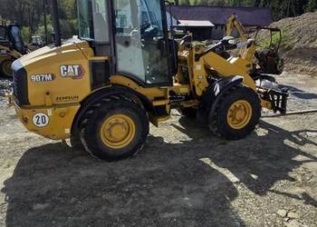 Ladowarka caterpillar 907m