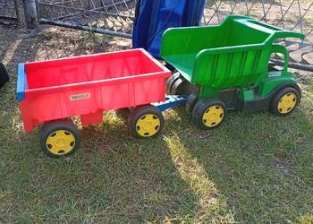 Duży samochód z przyczepą skrętną Wader