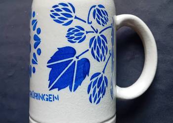 Ceramiczny kufel 0,5 L. Hopfenanbau in Thüringen. Zdobienia Spritzdekor.