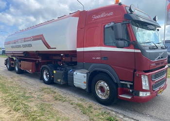 Ciagnik Volvo z kompresorem do paszy