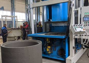 SUMAB E12 L Mobilna prasa wibracyjna do produkcji betonowych