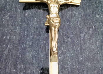 Krzyż Jezus Chrystus złoty z różą granit lastriko nagrobek