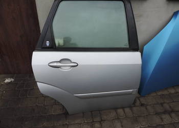 DRZWI PRAWY TYŁ FORD FOCUS MK1 KOMBI KOLOR 08
