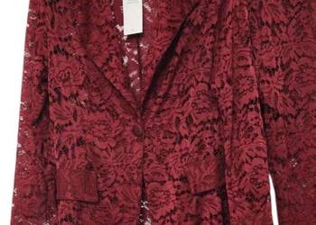 Komplet marynarka ze spodniami z koronki.