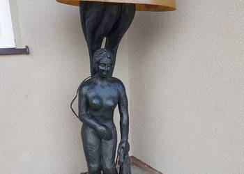 Nietuzinkowa klimatyczna lampa podłogowa rzeźbiona ręczna robota PRL
