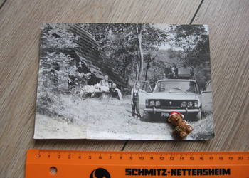 Fiat 125p stara fotografia auto motoryzacja turystyczna PRL