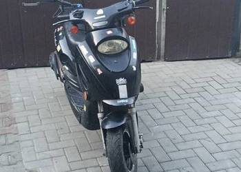 Uszkodzony skuter na części