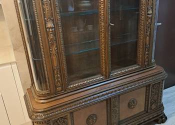 Witryna na lwich łapach