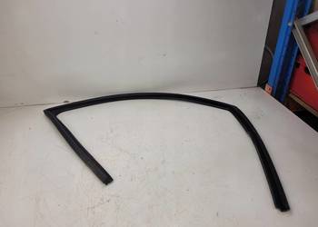 USZCZELKA SZYBY DRZWI PRAWY P AUDI Q7 4L0837440
