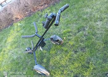 Wózek do pchania na torbę z kijami trzy koła