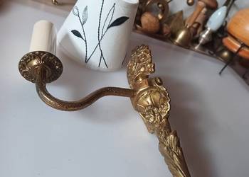 Piękny kinkiet mosiężny z abażurem.