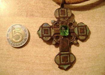 Starocie z PRL - Rekonstrukcje Historyczne = Krzyżyk mosiężny na rzemieniu