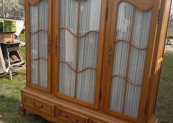 Sprzedam piękne meble drewniane .