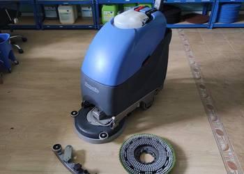 Maszyna czyszcząca do podłóg, szorowarka do mycia posadzek Numatic TTB 4045