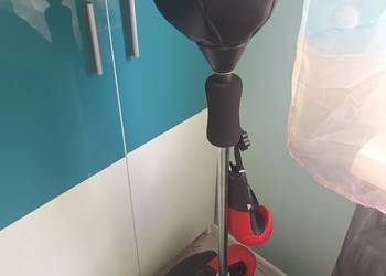 Bokser, gruszka dla dzieci plus rękawice dla dziecka.