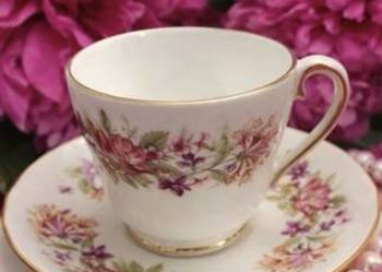 Colclough. Made in England. 
Filiżanka ze spodkiem i talerzykiem deserowym.