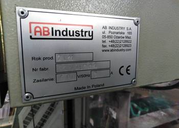 Urzadzenie do pakowanie wieszaków