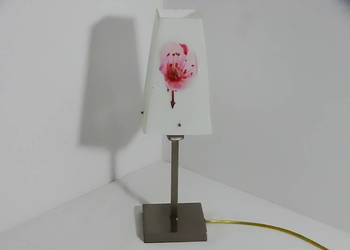 Lampa stołowa dekoracyjna z kwiatowym motywem – wysokość 41 cm