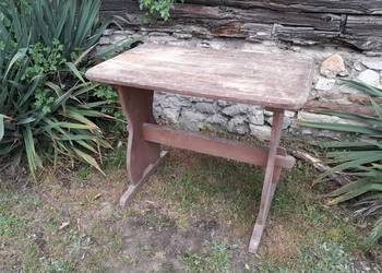 Stary drewniany stolik zabytek PRL do renowacji retro vintage