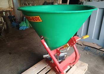 Rozsiewacz nawozu  typu lejek 500 l