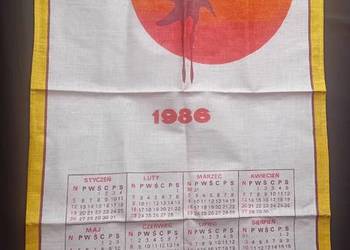 Płócienny kalendarz na rok 1986 w formie serwety na ławę.