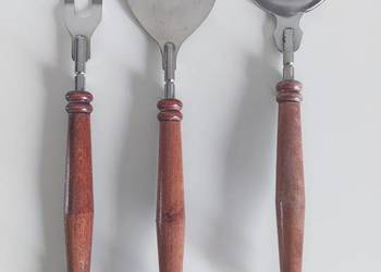 drewniane akcesoria, zestaw stołowy do sałatek, retro, PRL, kuchnia