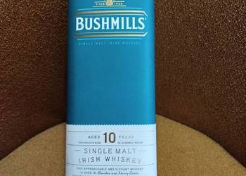 Ozdobne pudełko z grubego kartonu z metalowymi denkami, prostopadłościan