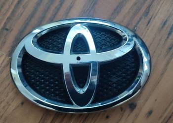 Toyota Yaris lift 09-11 emblemat przód