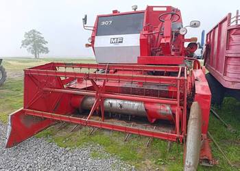 Kombajn zbożowy Massey Ferguson 307