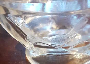 Biała cukiernica z ptaszkami z okresu PRLu Biała cukiernica z ptaszkami z okresu PRLu