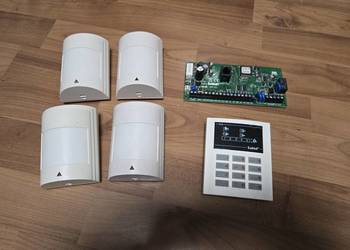 Centrala alarmowa Satel CA5  + 4 x czujnik PRO