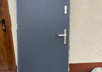 Sprzedam drzwi stalowe wejściowe po demontażu