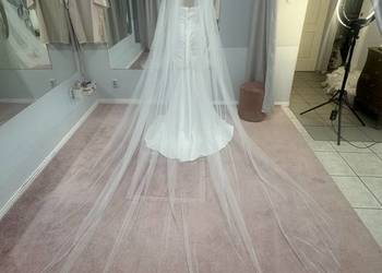 Piękny zupełnie nowy welon katedralny dł.2 ,5 m kolor off white