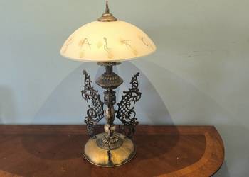 Piękna unikalna mosiężna lampa z ozdobnym kloszem
