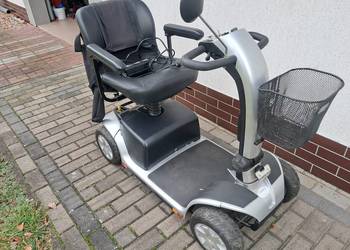 Wózek inwalidzki elektryczny.