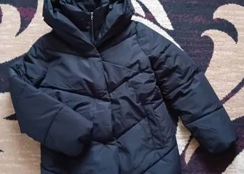 Nowa czarna puchowa kurtka z kapturem