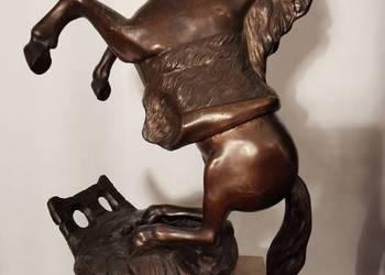 figurka konia w galopie stającego dęba Piękna Dekoracja