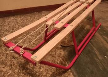 Sanki metalowe, mocne.