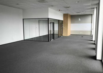 Przestronne biuro 184,67 m² – gotowe do wejścia! 3-metrowe okna.