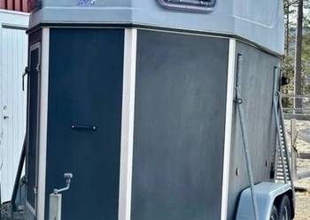 Koniowóz przycze do wożenia koni