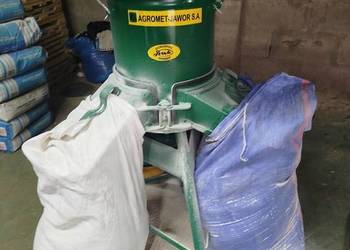 Bąk rozdrabniacz śrutownik gniotownik śruta