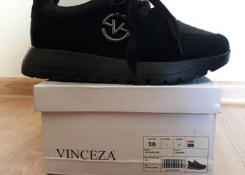 Czarne zamszowe sneakersy damskie na platformie Vinceza
