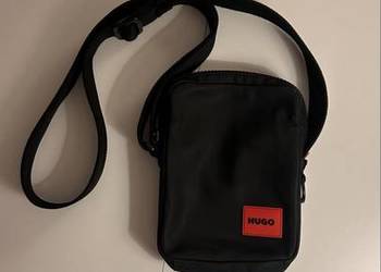 Czarna saszetka listonoszka HUGO na ramię Nowa Uszkodzona